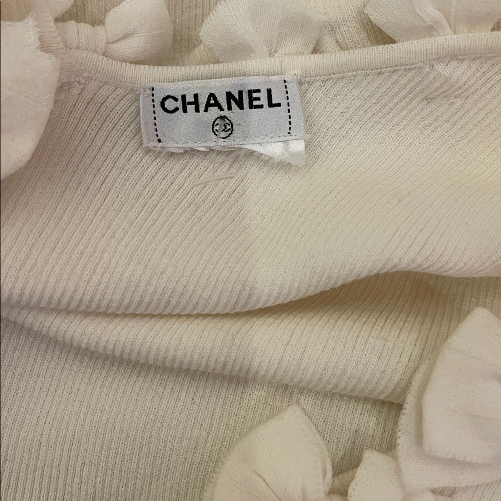 CHANEL Ivory Short-Sleeve Knit Top with Bow Trim… vintage perfect for summer